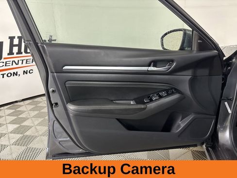 Used 2023 Nissan Altima 2.5 SV w/ SV Premium Package image 8