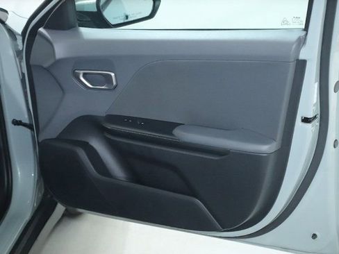 Used 2025 Kia K4 LXS image 32