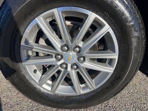 Used 2023 Chevrolet Traverse LT image 12