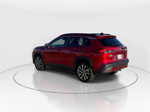 Used 2025 Toyota Corolla Cross XLE image 6