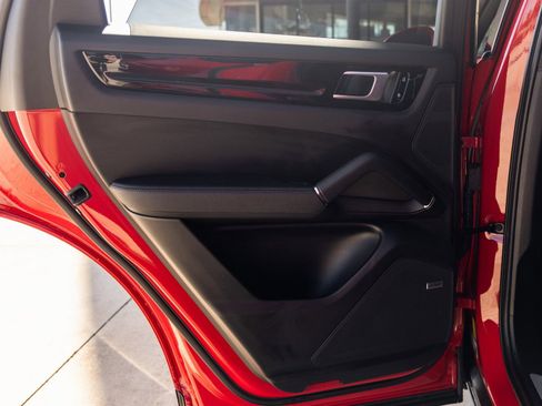 Certified 2021 Porsche Cayenne image 32