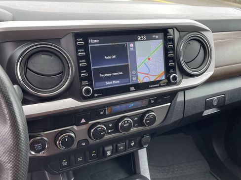 Certified 2022 Toyota Tacoma Limited AWD/4WD image 25