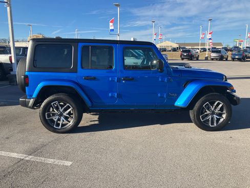 Used 2024 Jeep Wrangler Unlimited w/ Convenience Group image 8