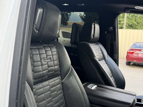 Used 2021 Cadillac Escalade Sport Platinum AWD/4WD image 32