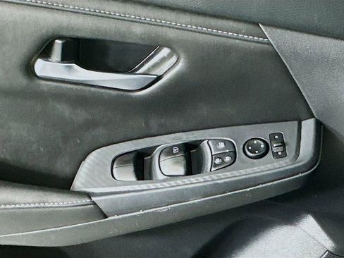 Certified 2025 Nissan Sentra SV FWD image 18