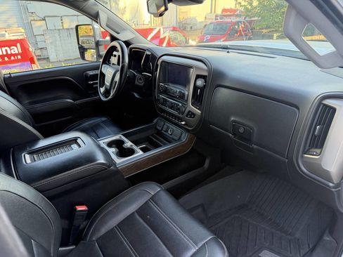 Used 2017 GMC Sierra 2500 Denali w/ Suspension Package, Off-Road AWD/4WD image 11
