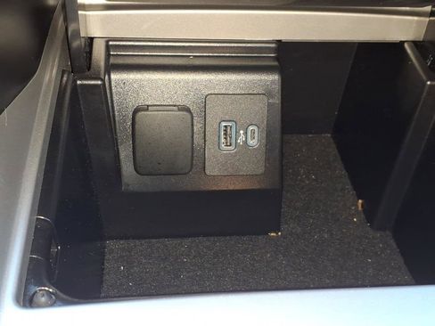 Used 2023 Ford Explorer XLT w/ Equipment Group 202A AWD/4WD image 22