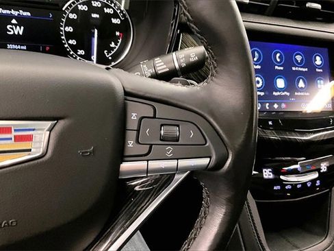 Used 2022 Cadillac XT6 Premium Luxury image 25