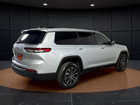 Used 2024 Jeep Grand Cherokee L Limited w/ Luxury Tech Group II AWD/4WD image 5