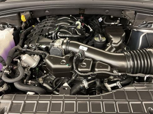 New 2025 Jeep Grand Cherokee Altitude image 17