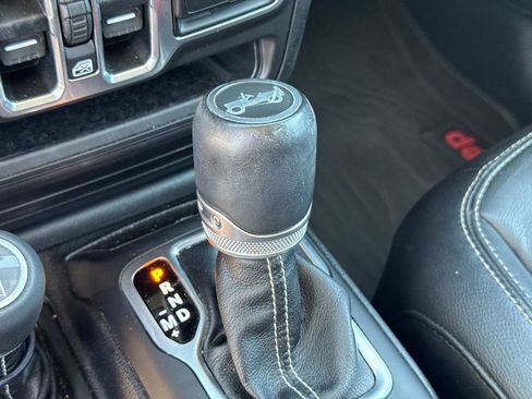 Used 2018 Jeep Wrangler Unlimited Sahara image 29