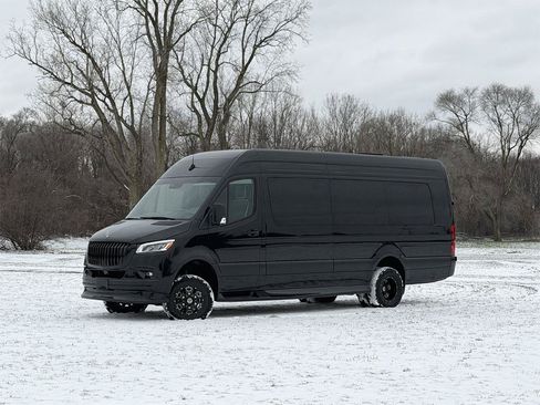 Used 2024 Mercedes-Benz Sprinter 3500 image 34
