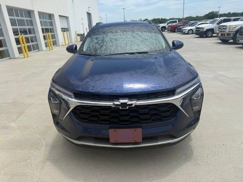 Used 2024 Chevrolet Trax LT w/ Driver Confidence Package FWD image 8