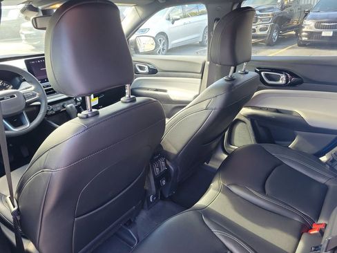 Certified 2025 Jeep Compass Limited image 18