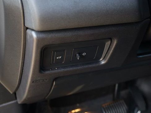 Used 2017 Land Rover Discovery Sport SE image 14