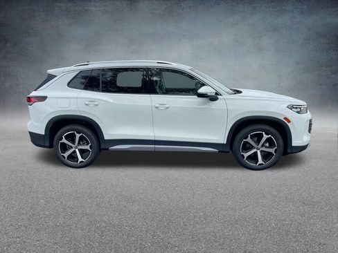 New 2025 Volkswagen Tiguan SE image 32