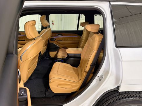 Used 2025 Jeep Grand Cherokee L Summit image 25