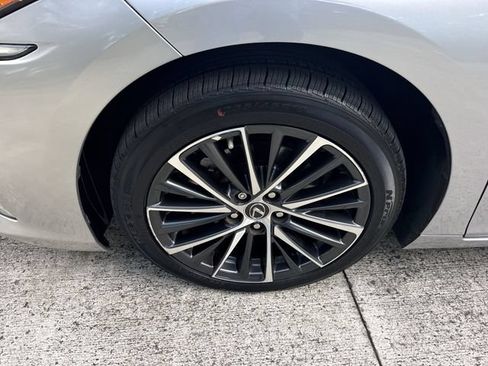 Certified 2025 Lexus ES 350 w/ Premium Package FWD image 10