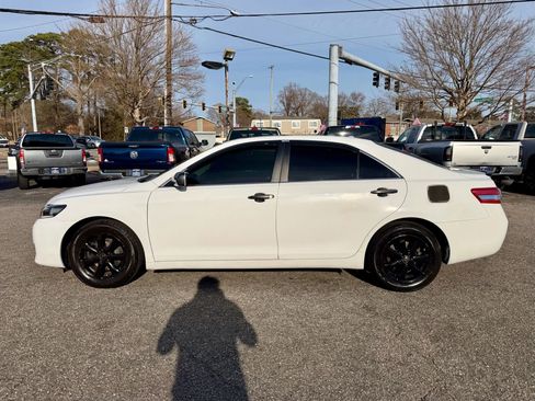 Used 2011 Toyota Camry LE image 2