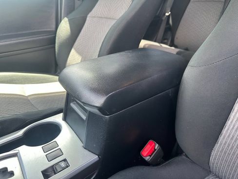 Used 2017 Toyota 4Runner SR5 AWD/4WD image 32