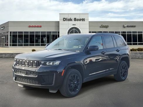 New 2026 Jeep Grand Cherokee Laredo image 2