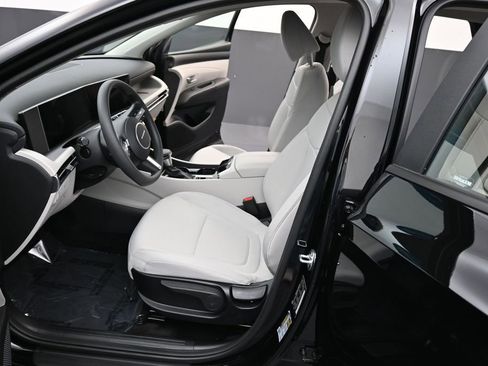 Used 2026 Hyundai Tucson SE FWD image 12