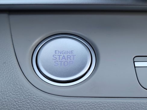 Certified 2025 Hyundai Elantra Limited image 14