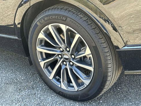 Used 2025 Cadillac Lyriq Sport AWD/4WD image 12
