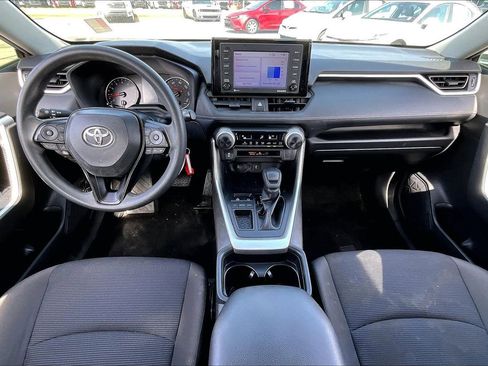 Used 2021 Toyota RAV4 LE image 7