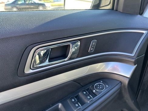 Used 2016 Ford Explorer XLT w/ Equipment Group 202A image 15