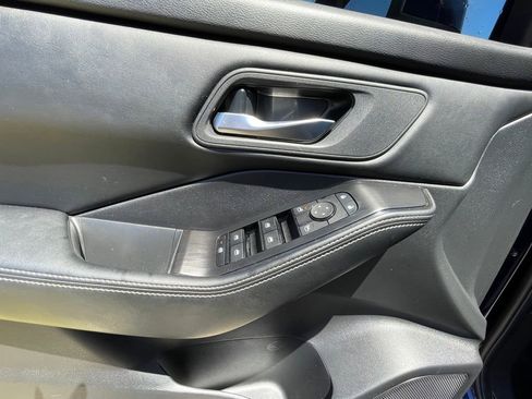 Used 2025 Nissan Rogue SV AWD/4WD image 11