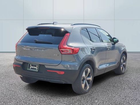 Certified 2023 Volvo XC40 B5 Plus w/ Driver Assist Package AWD/4WD image 4