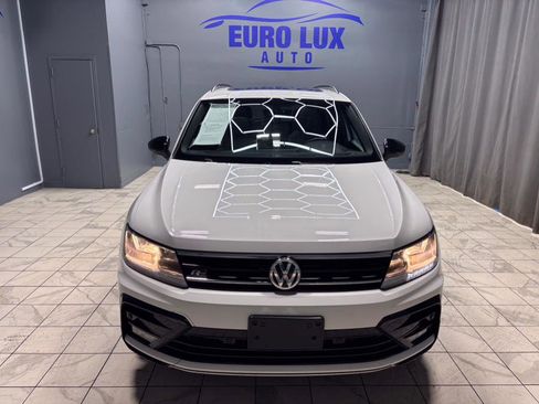 Used 2021 Volkswagen Tiguan SE R-Line image 2