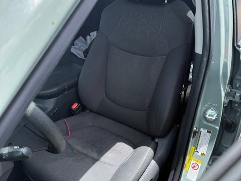 Used 2019 Toyota RAV4 XLE w/ Convenience Package FWD image 5