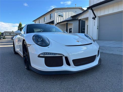 Used 2014 Porsche 911 GT3 w/ Carbon Interior Package RWD image 43