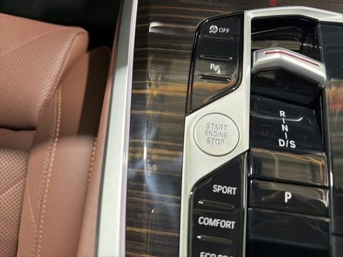 Used 2025 BMW X5 xDrive40i w/ M Sport Package image 42