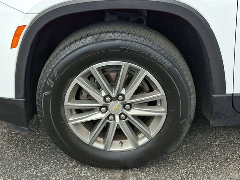 Certified 2023 Chevrolet Traverse LT FWD image 9