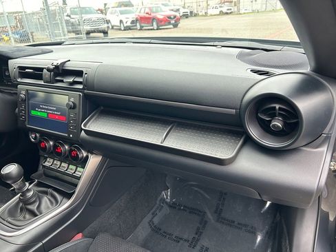 Used 2025 Toyota GR86 Premium RWD image 27