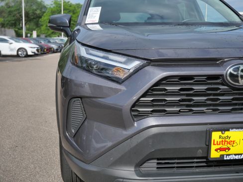Used 2022 Toyota RAV4 XLE AWD/4WD image 17