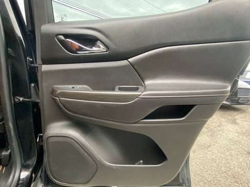 Used 2017 GMC Acadia SLT image 21