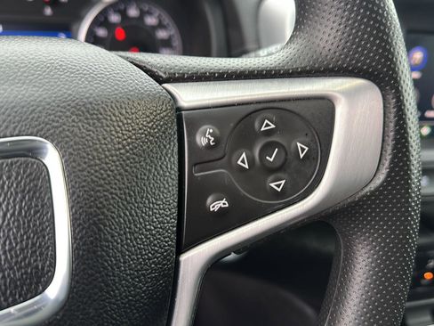 Used 2024 GMC Terrain SLE w/ Driver Convenience Package image 34