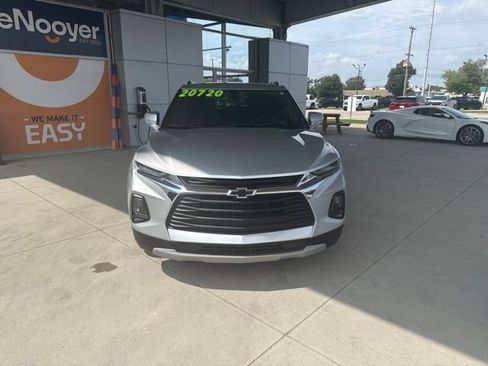 Used 2020 Chevrolet Blazer LT FWD image 2