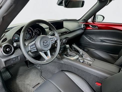 Used 2025 MAZDA MX-5 Miata RF Grand Touring w/ Weather Package RWD image 9