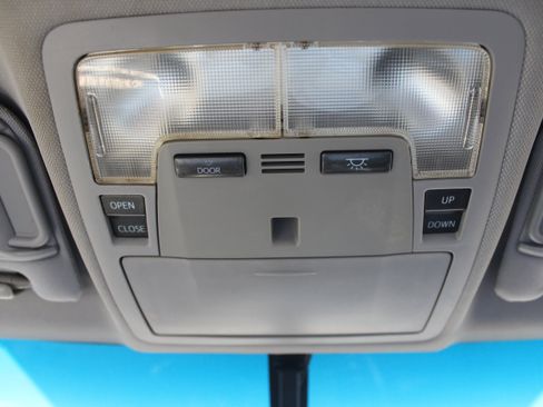 Used 2017 Toyota Camry SE w/ Moonroof Package image 39