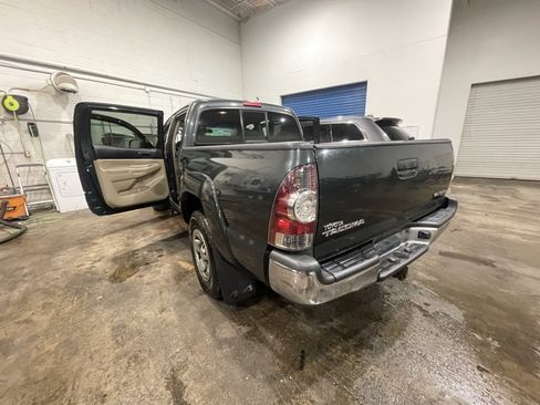 Used 2010 Toyota Tacoma Base image 32