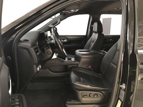 Used 2023 GMC Yukon SLT w/ SLT Luxury Package image 10