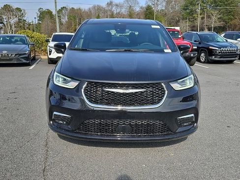 New 2026 Chrysler Pacifica Select image 2