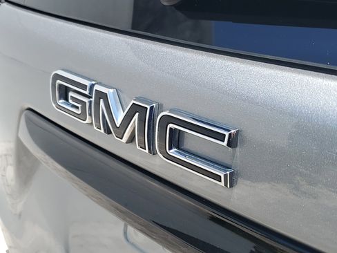 Used 2023 GMC Terrain SLE w/ Driver Convenience Package FWD image 9