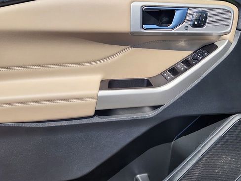 Used 2022 Ford Explorer Limited w/ Equipment Group 301A image 7