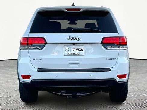 Used 2020 Jeep Grand Cherokee Laredo image 6